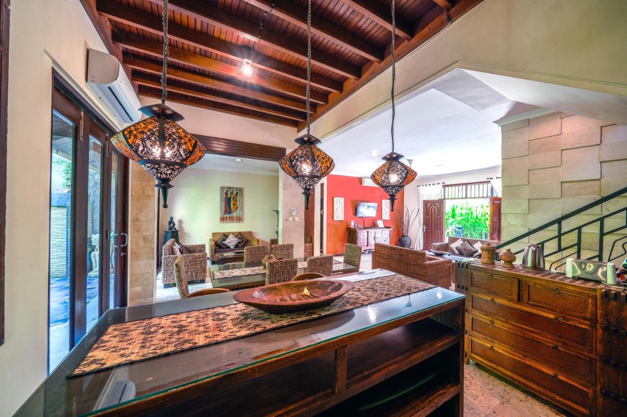 De Cinta Villa - Kuta - 5 Bedrooms - Heart Of Kuta Kültér fotó
